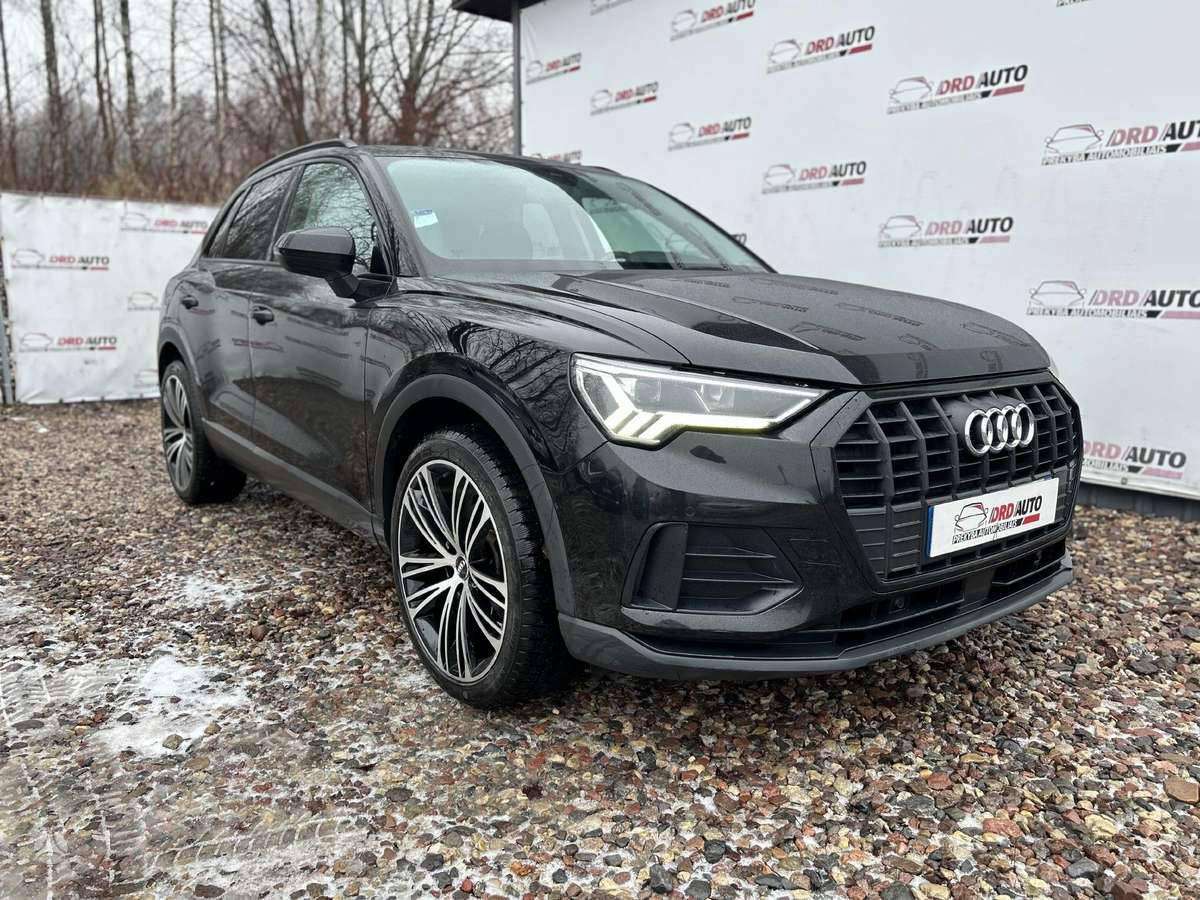 Audi-Q3-1811