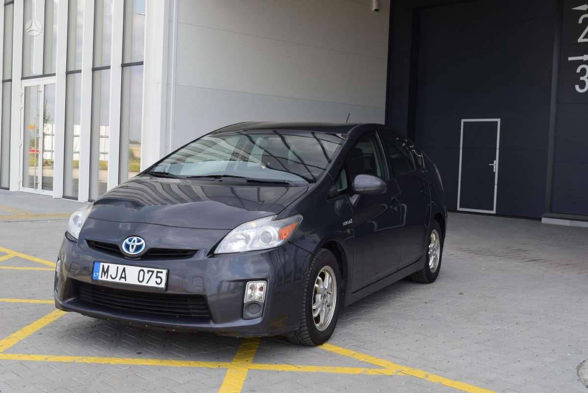 Toyota-Prius-3499